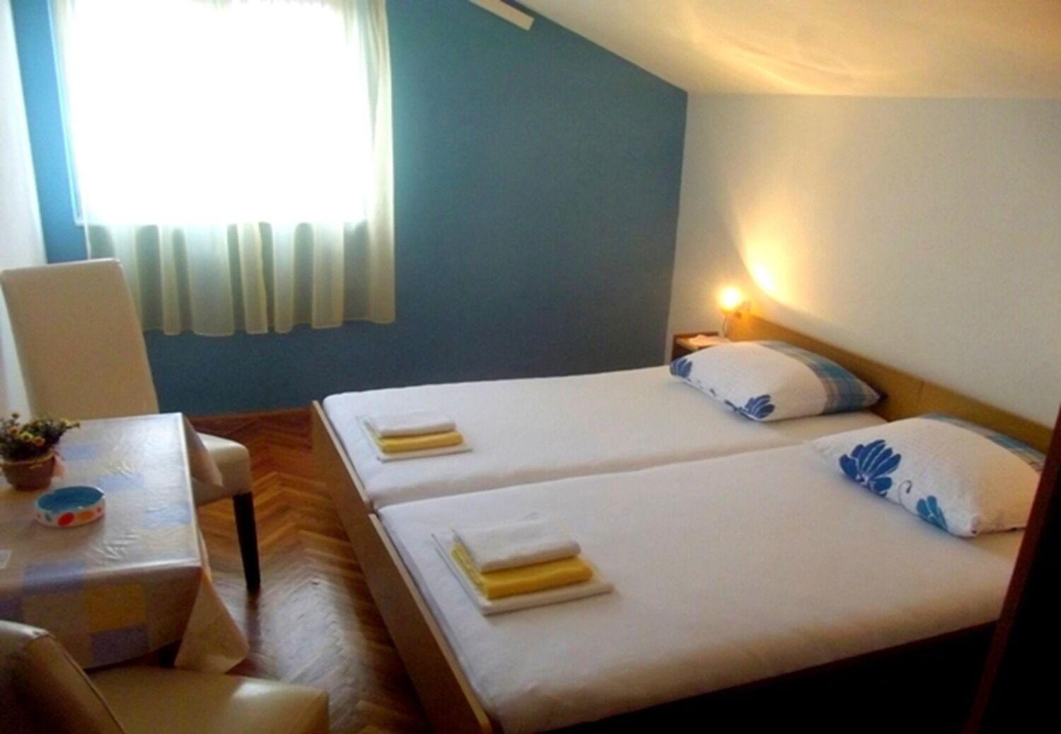 Apartments And Rooms Ognjen - Family Apartments With Free Parking Betina  Exterior photo