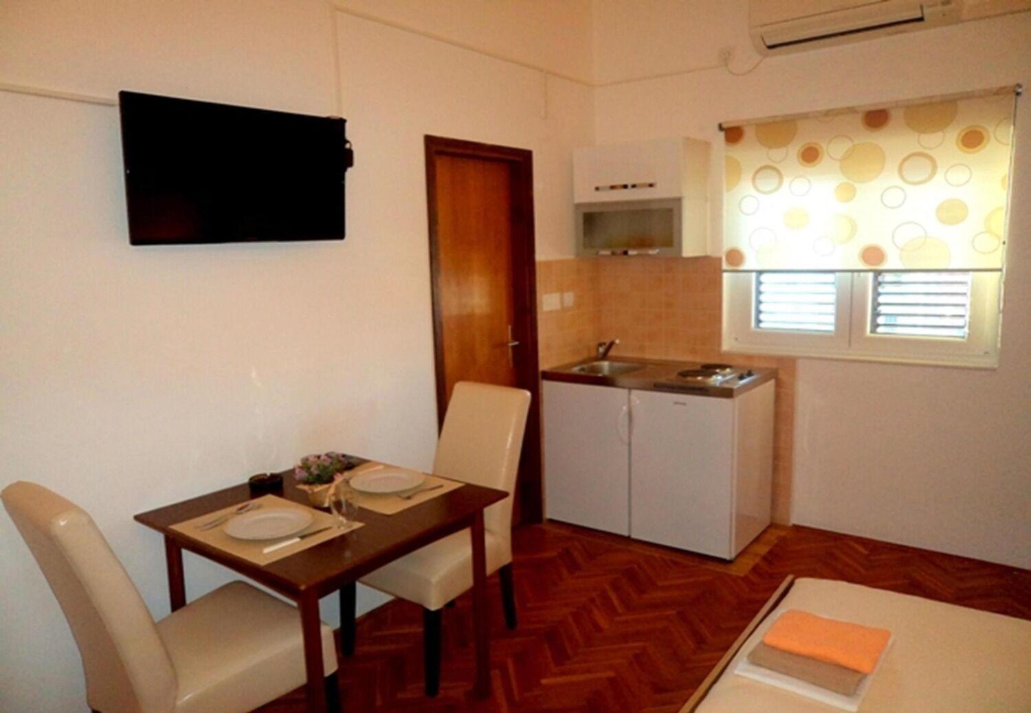 Apartments And Rooms Ognjen - Family Apartments With Free Parking Betina  Exterior photo