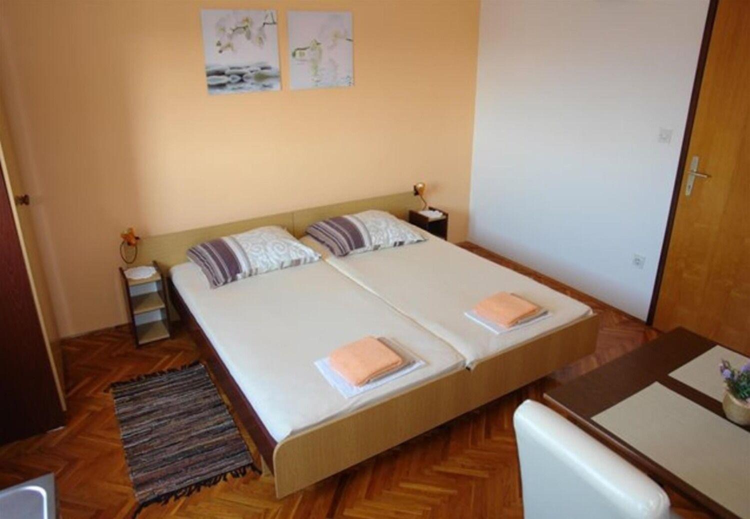 Apartments And Rooms Ognjen - Family Apartments With Free Parking Betina  Exterior photo
